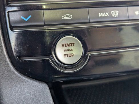 Used 2020 Jaguar F-PACE Premium image 33