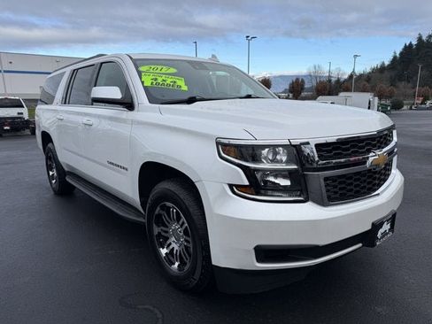 Used 2017 Chevrolet Suburban LT image 3