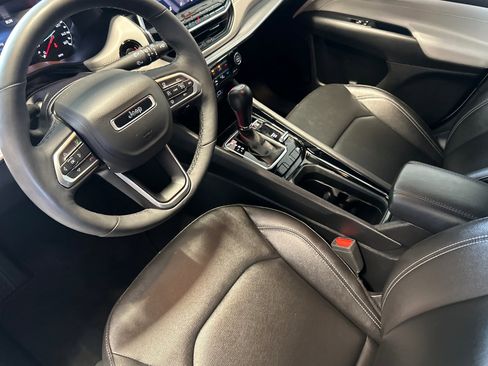Used 2025 Jeep Compass Limited AWD/4WD image 10