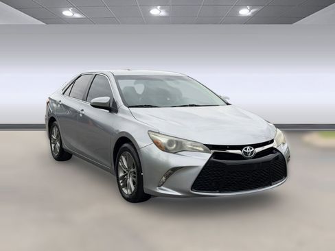 Used 2015 Toyota Camry SE image 6