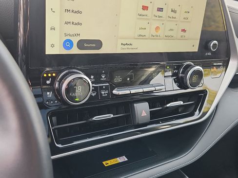 Used 2023 Toyota Highlander Platinum image 18