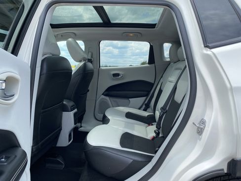 Used 2019 Jeep Compass Latitude FWD image 16