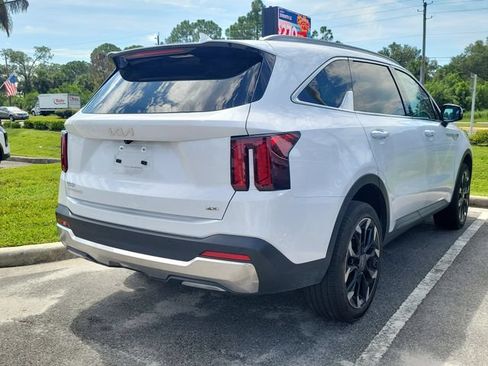 Certified 2025 Kia Sorento EX w/ Panoramic Sunroof Package AWD/4WD image 6