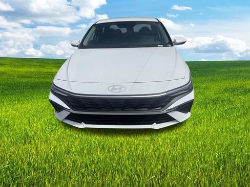 New 2026 Hyundai Elantra SE FWD image 5