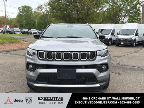 Used 2023 Jeep Compass Limited w/ Sun and Sound Group AWD/4WD image 2