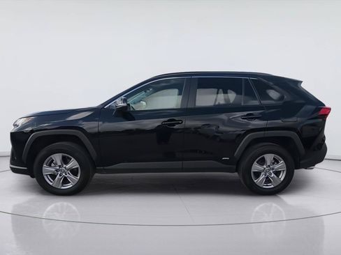 Used 2025 Toyota RAV4 XLE AWD/4WD image 5