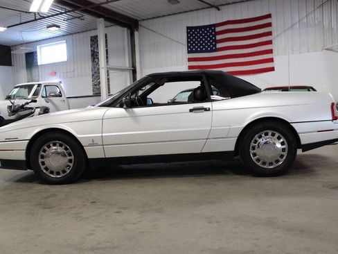 Used 1993 Cadillac Allante FWD image 3