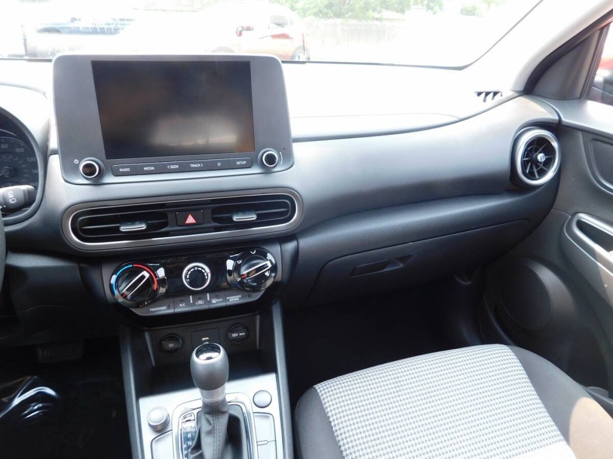 Used 2023 Hyundai Kona SE FWD image 7