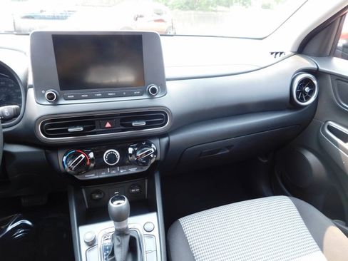 Used 2023 Hyundai Kona SE FWD image 7