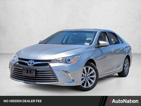 Used 2017 Toyota Camry XLE FWD image 1