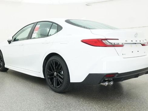 Used 2026 Toyota Camry SE FWD image 40