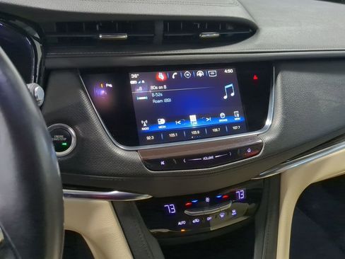 Used 2019 Cadillac XT5 FWD image 39
