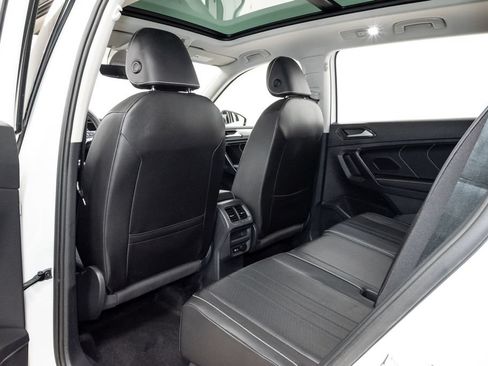 Used 2023 Volkswagen Tiguan SE w/ Panoramic Sunroof Package AWD/4WD image 23