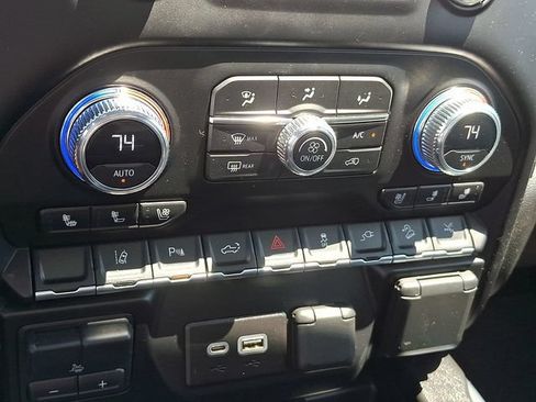Used 2023 GMC Sierra 2500 Denali w/ Denali Ultimate Package AWD/4WD image 17