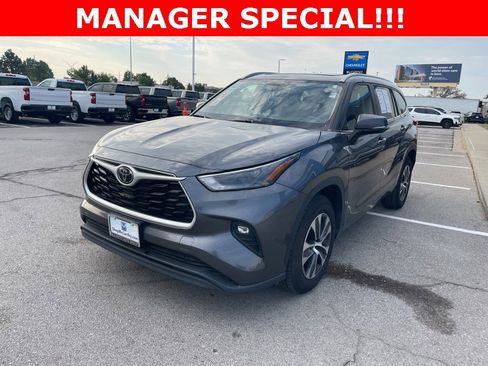 Used 2023 Toyota Highlander XLE image 7