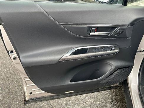 Used 2023 Toyota Venza XLE image 16