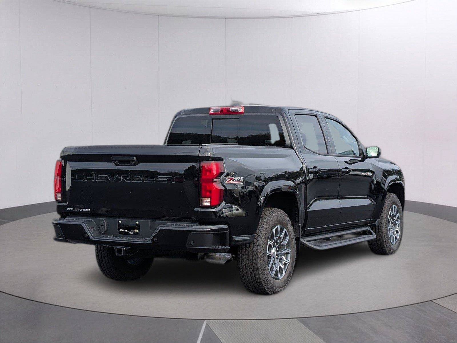 Used 2026 Chevrolet Colorado Z71 w/ Technology Package AWD/4WD image 6