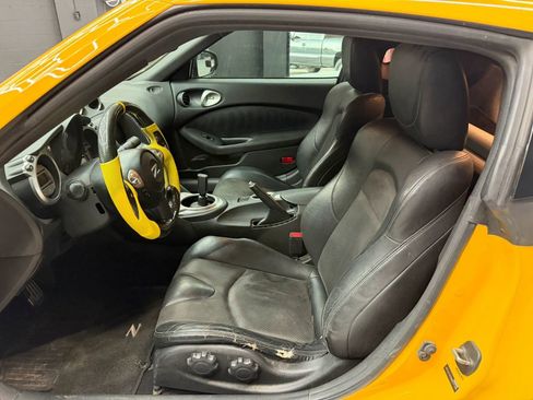 Used 2009 Nissan 370Z Touring w/ Sport Pkg RWD image 12