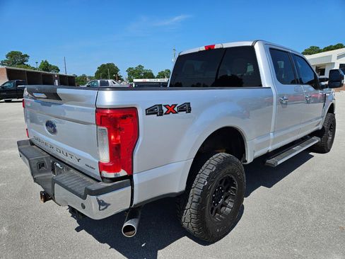Used 2017 Ford F250 XLT w/ XLT Premium Package AWD/4WD image 6
