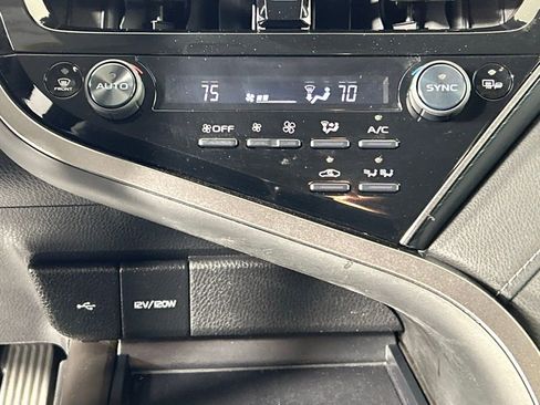 Used 2022 Toyota Camry SE w/ Convenience Package image 18