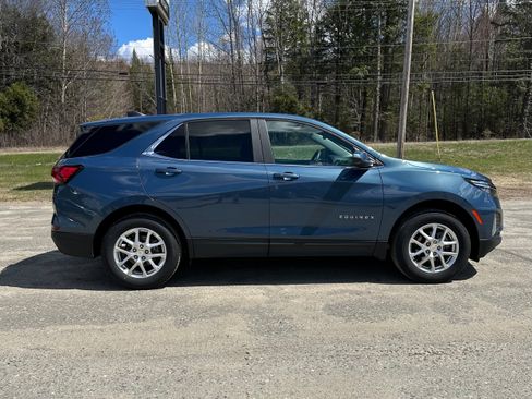 Used 2024 Chevrolet Equinox LT AWD/4WD image 2
