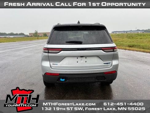 Used 2023 Jeep Grand Cherokee Trailhawk w/ Advanced Protech Group II AWD/4WD image 7