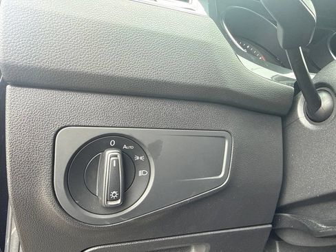 Used 2019 Volkswagen Tiguan SE w/ Panoramic Sunroof Package AWD/4WD image 12
