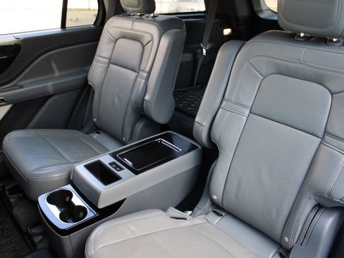 Used 2020 Lincoln Aviator Reserve w/ Equipment Group 202A image 12