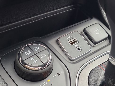 Used 2022 Jeep Cherokee Trailhawk w/ Comfort/Convenience Group image 26