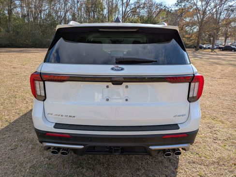 Used 2025 Ford Explorer Platinum w/ Ultimate Package image 5
