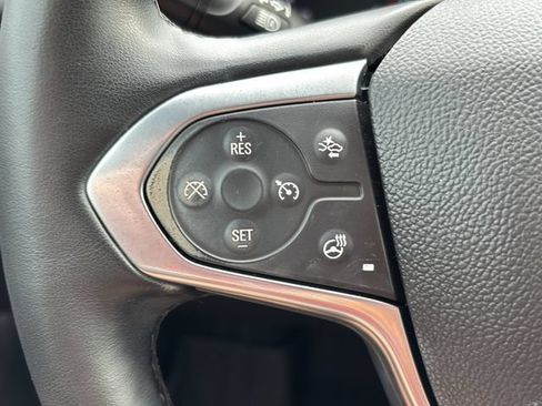 Used 2023 Chevrolet Traverse RS FWD image 18