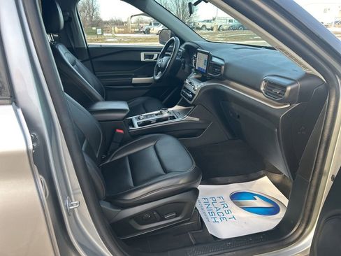 Used 2022 Ford Explorer XLT w/ Equipment Group 202A image 23