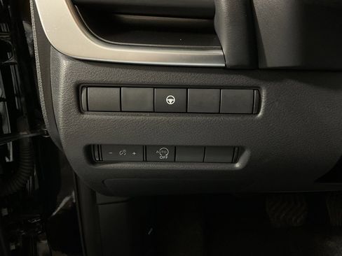 Used 2023 Nissan Rogue SV image 26