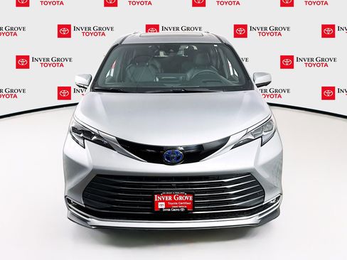 Certified 2025 Toyota Sienna Platinum AWD/4WD image 2