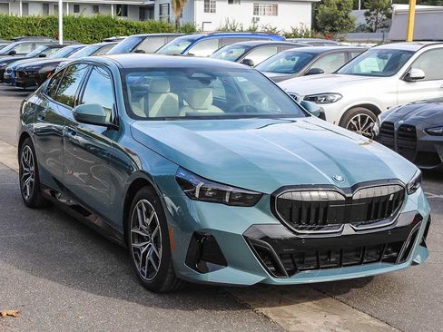 New 2026 BMW i5 eDrive40 w/ M Sport Package RWD image 3