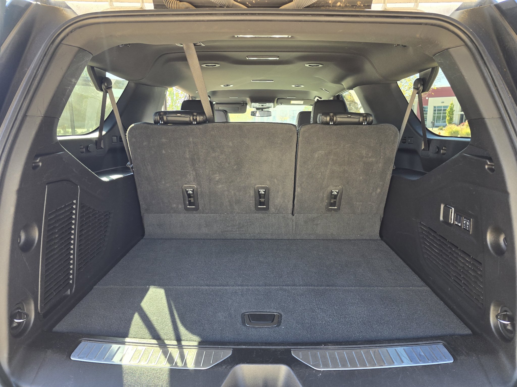 Used 2025 GMC Yukon XL Denali AWD/4WD image 31