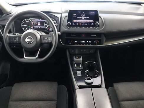 Used 2024 Nissan Rogue SV image 2