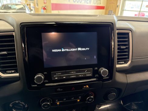 Used 2024 Nissan Frontier SV w/ Technology Package image 46