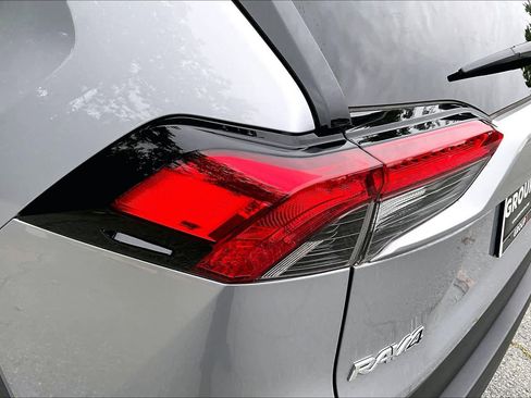 Certified 2025 Toyota RAV4 LE AWD/4WD image 29