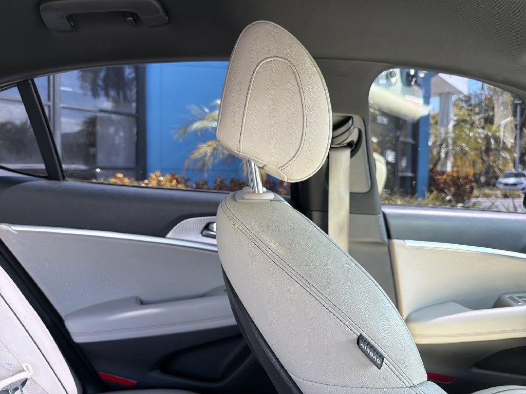 Used 2022 Genesis G70 3.3T RWD image 16