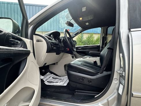 Used 2017 Dodge Grand Caravan SXT FWD image 14