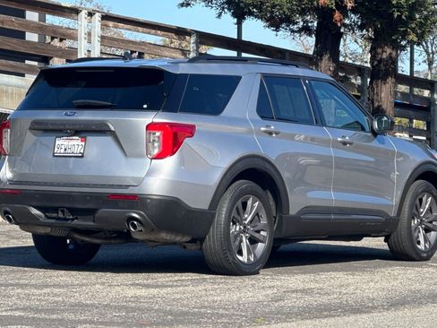 Certified 2023 Ford Explorer XLT w/ Equipment Group 202A image 4
