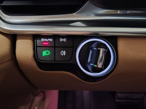 Used 2022 Porsche Panamera image 40