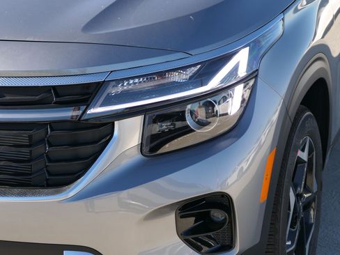 New 2026 Kia Seltos EX image 8
