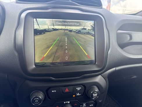 Used 2023 Jeep Renegade Latitude AWD/4WD image 15