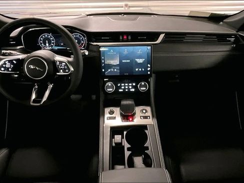 New 2026 Jaguar F-PACE R-Dynamic S image 6