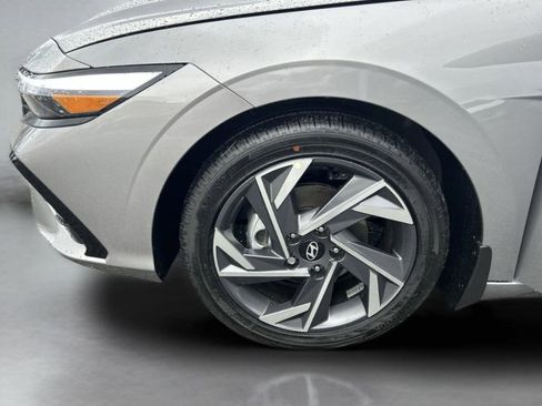 New 2025 Hyundai Elantra SEL image 31