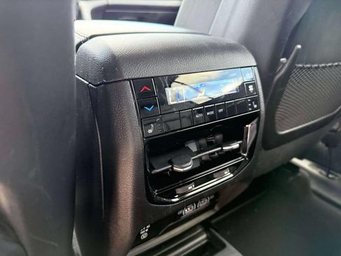 Used 2022 Jeep Grand Cherokee L Limited AWD/4WD image 12