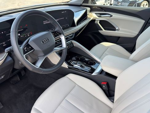 Certified 2025 Audi Q5 Premium w/ Convenience Package image 7