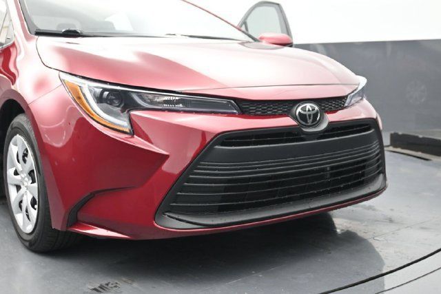 Used 2025 Toyota Corolla LE FWD image 31